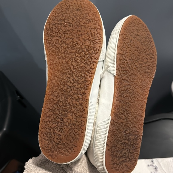 Superga white 9.5 sneakers - Picture 3 of 6